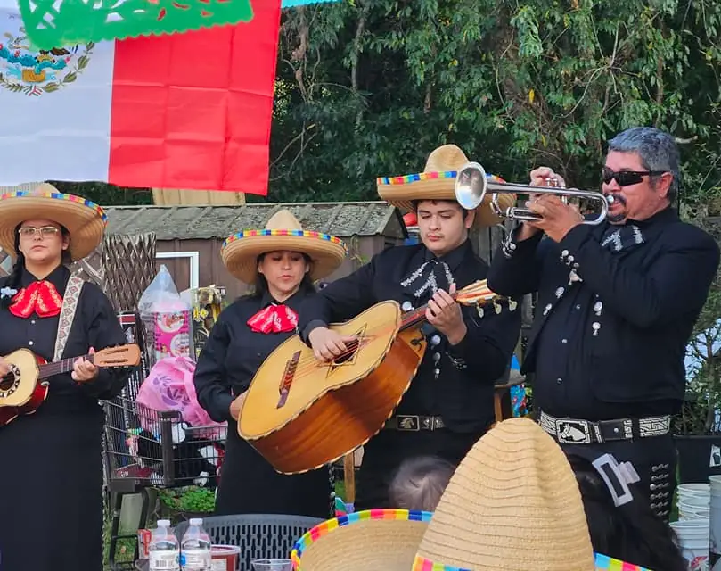 mariachi in the barrio